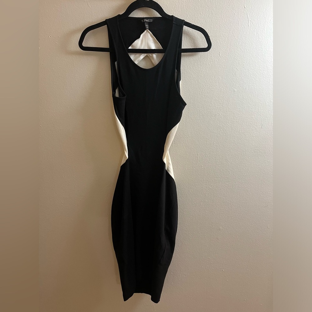 Black and White Backless Express Dress